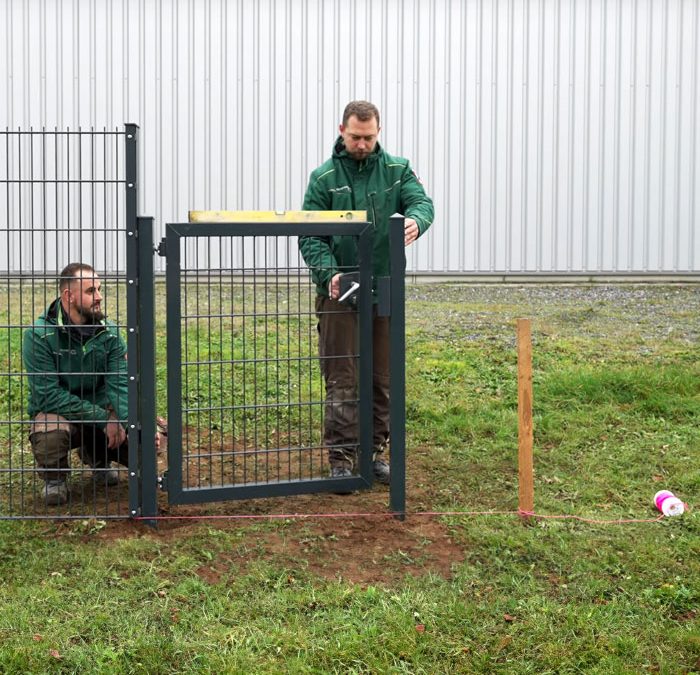 Vergleich von Betonmörtel und Zaunfundament