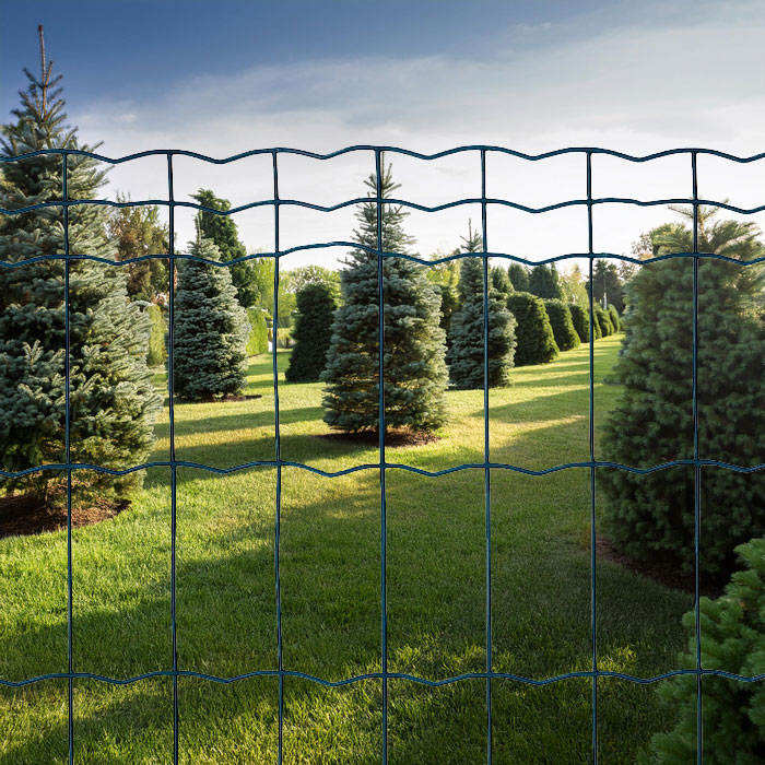 Wald mit Gartengeflecht